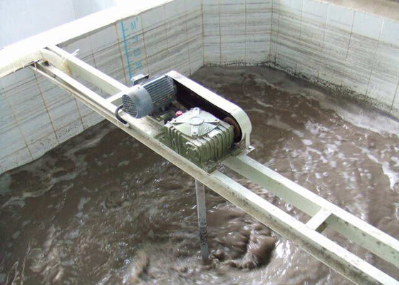 Los equipos auxiliares de la celulosa del CE reducen el mezclador a pulpa que moldea